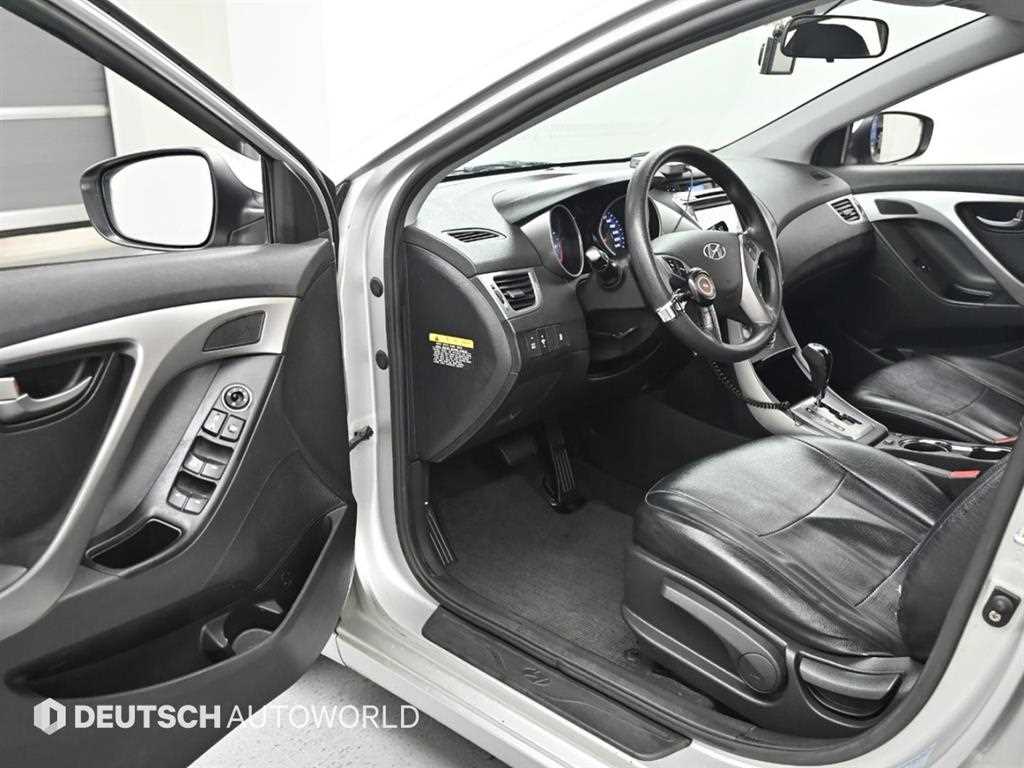 HYUNDAI Avante - Vista 11