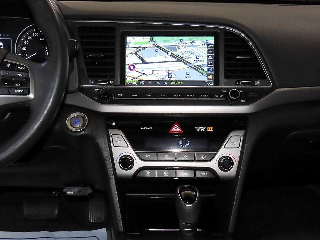 HYUNDAI Avante - Vista 11