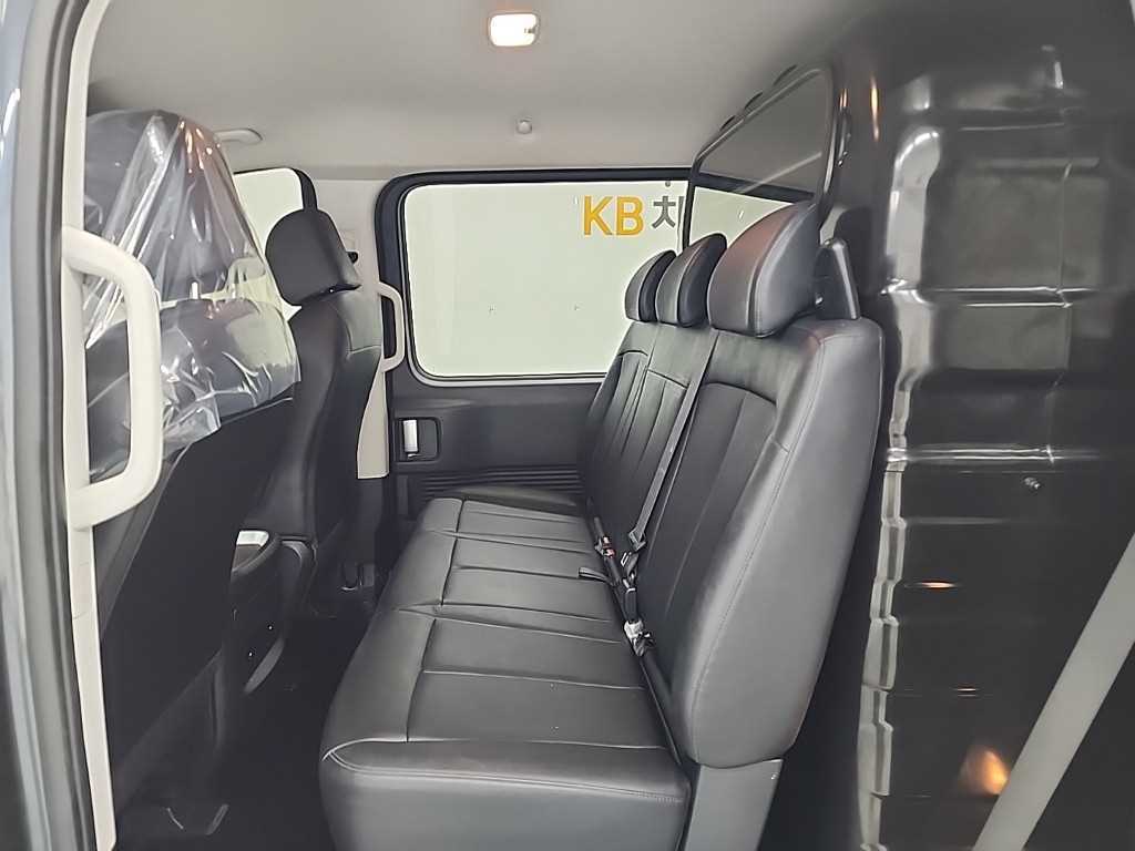 HYUNDAI Staria - Vista 12