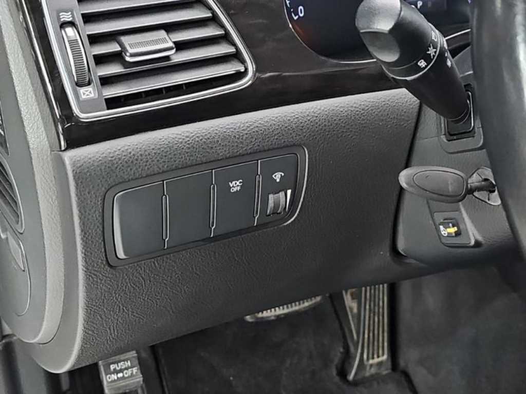 HYUNDAI Genesis - Vista 7