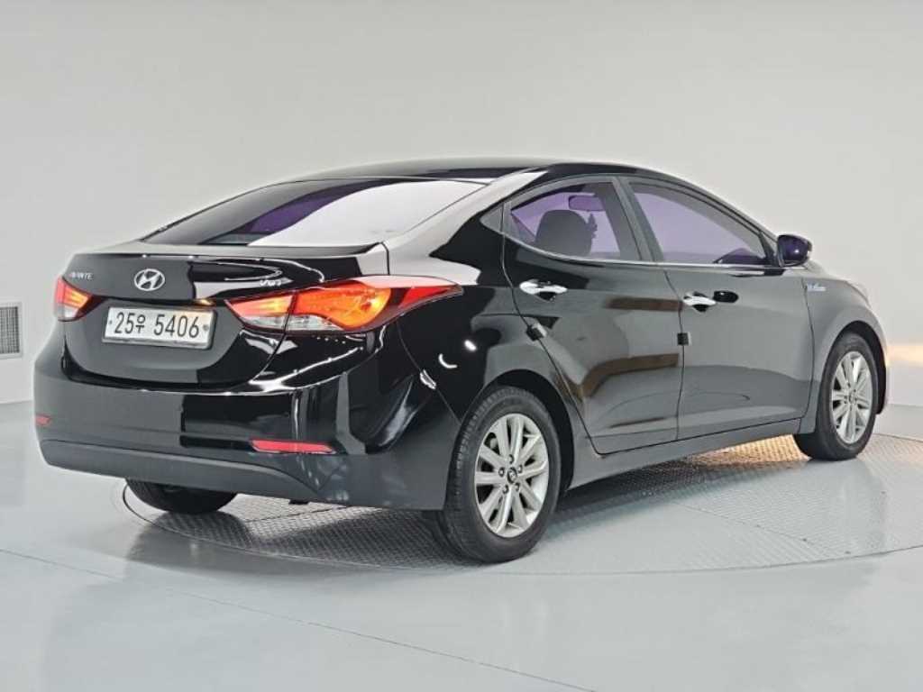 HYUNDAI Avante - Vista 4