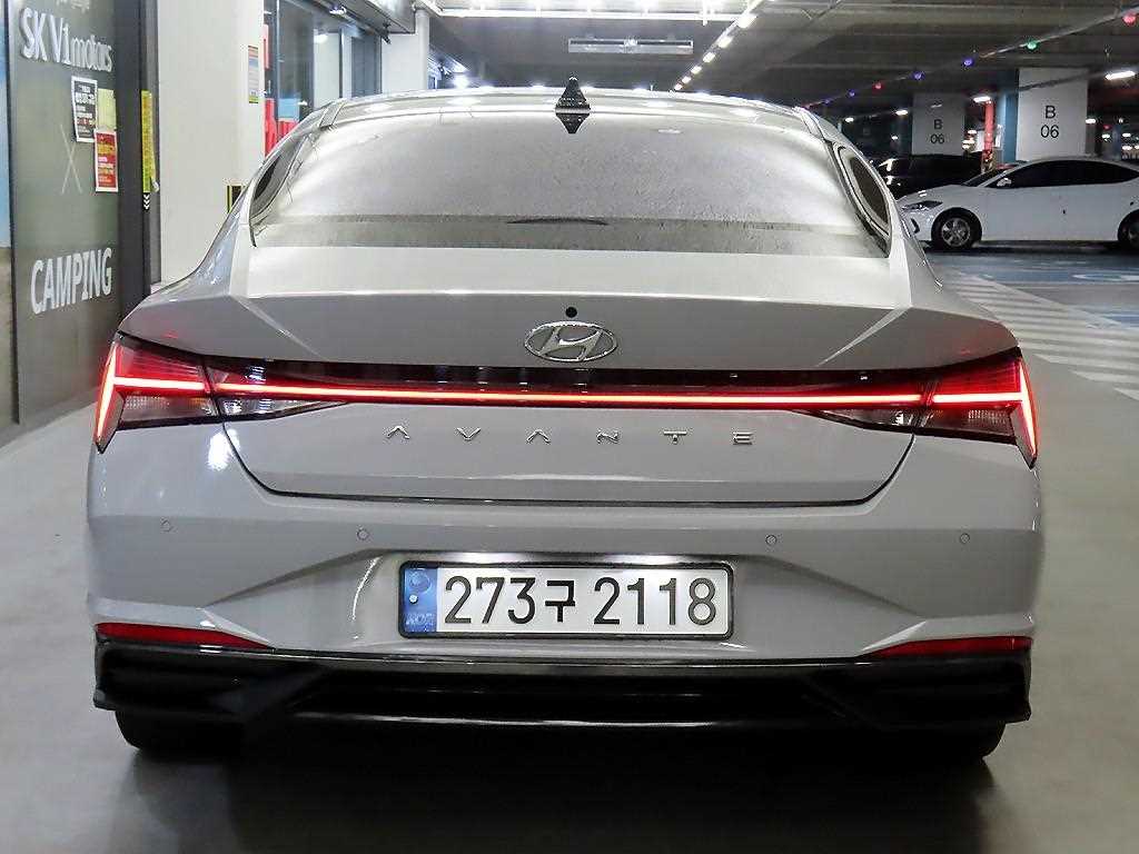 HYUNDAI Avante - Vista 5