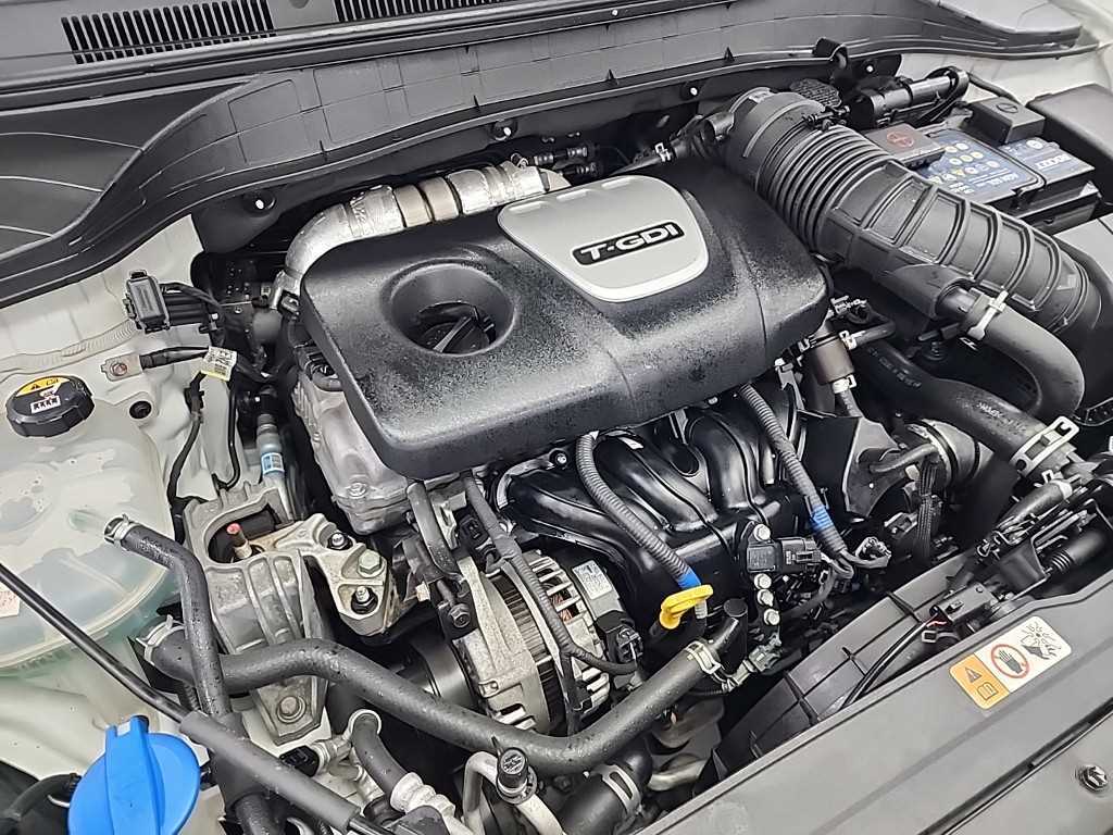 HYUNDAI Kona - Vista 5