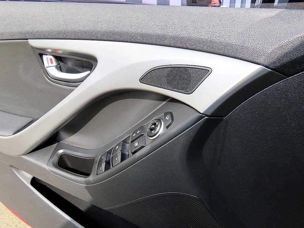 HYUNDAI Avante - Vista 11