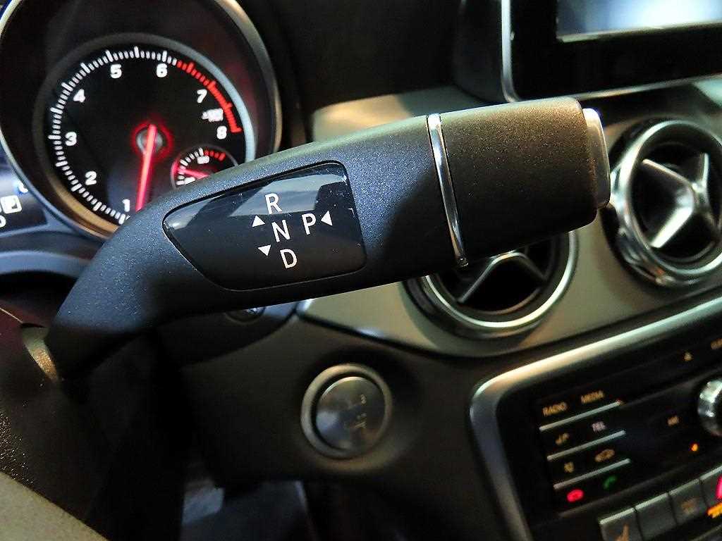 Mercedes Benz GLA Class - Vista 12