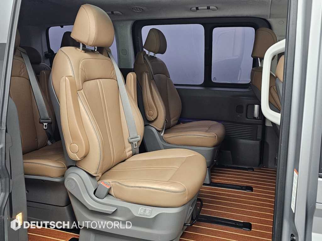 HYUNDAI Staria - Vista 12