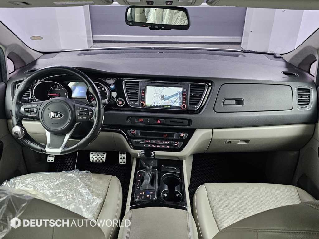 KIA Carnival - Vista 7