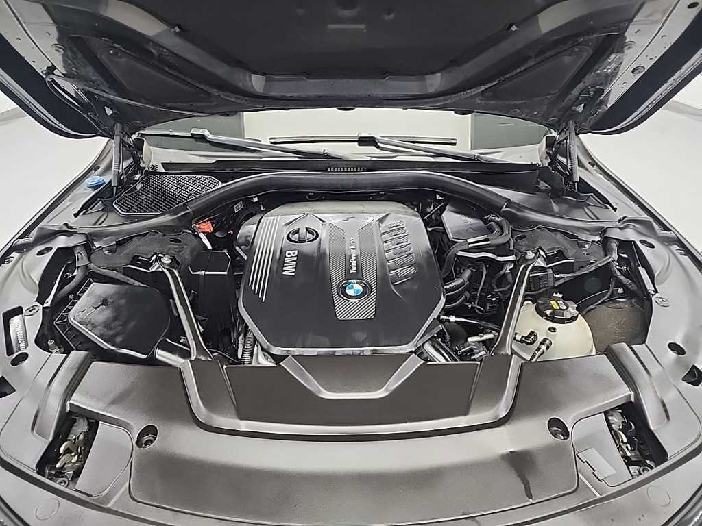 BMW 7 Series - Vista 5