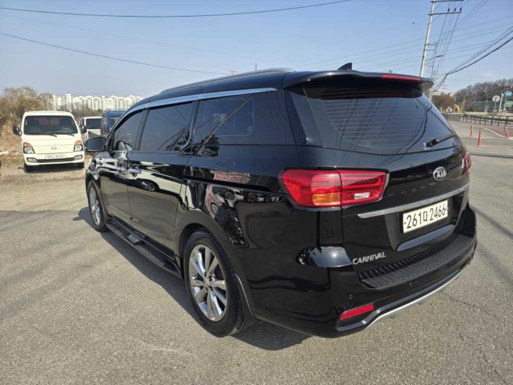 KIA Carnival - Vista 6