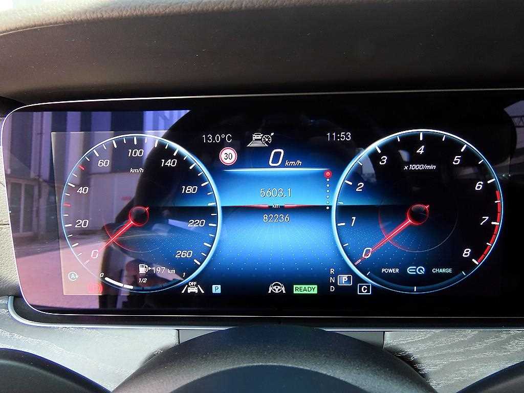 Mercedes Benz E class - Vista 9