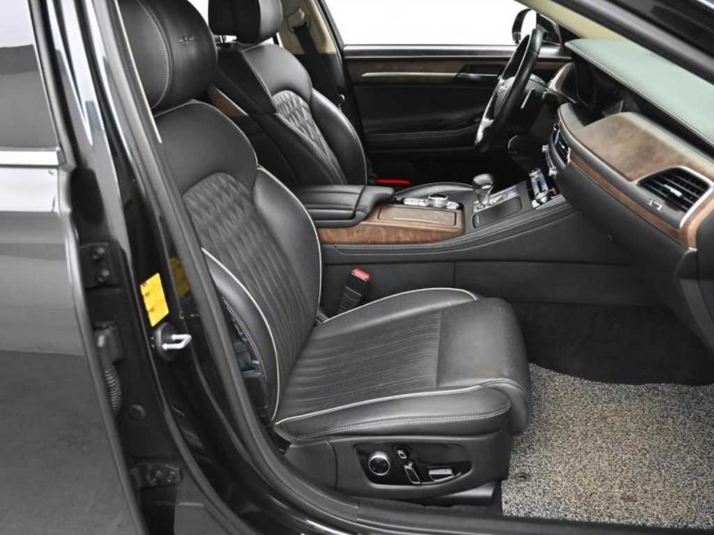 Genesis G90 - Vista 11