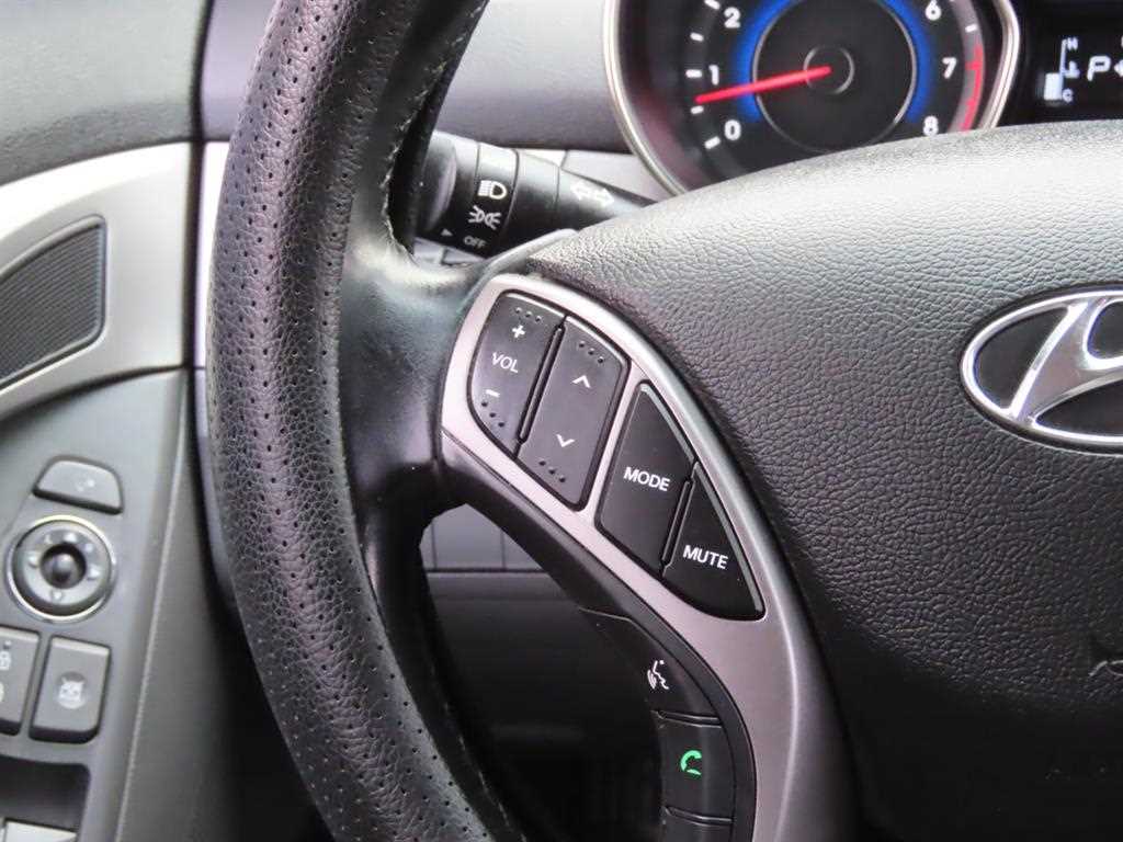 HYUNDAI Avante - Vista 11