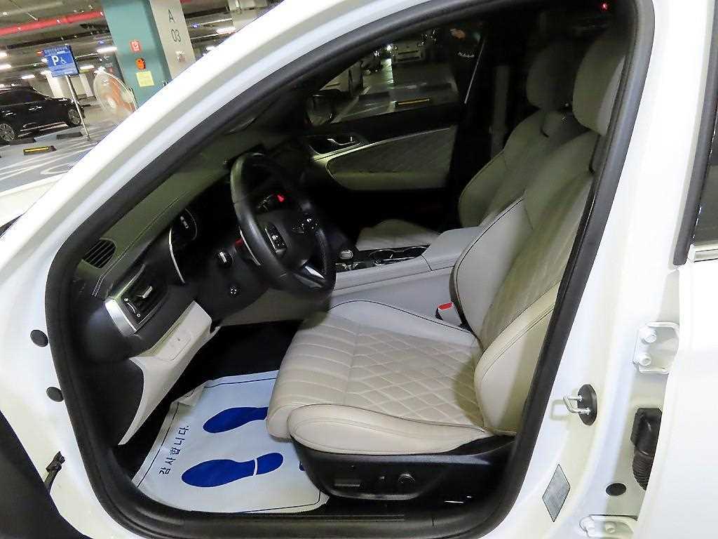 Genesis G70 - Vista 6