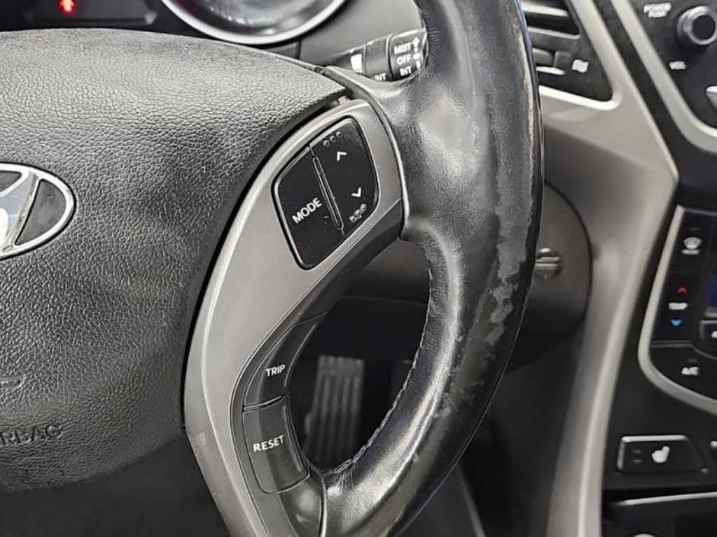 HYUNDAI Avante - Vista 8