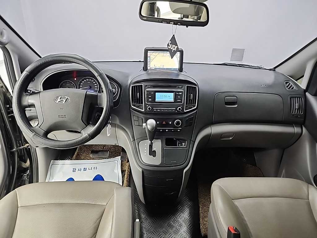 HYUNDAI Starex - Vista 7