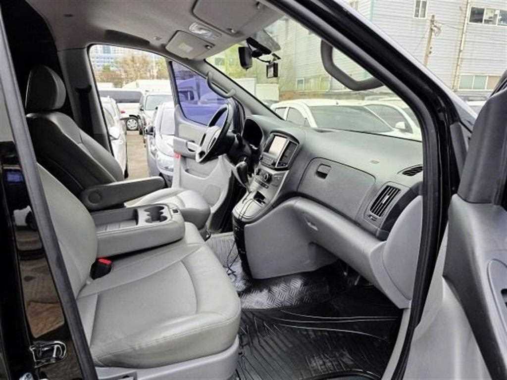 HYUNDAI Starex - Vista 9