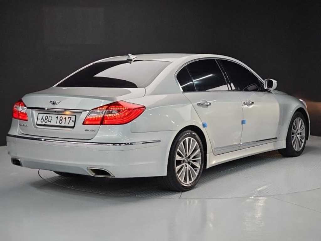 HYUNDAI Genesis - Vista 4