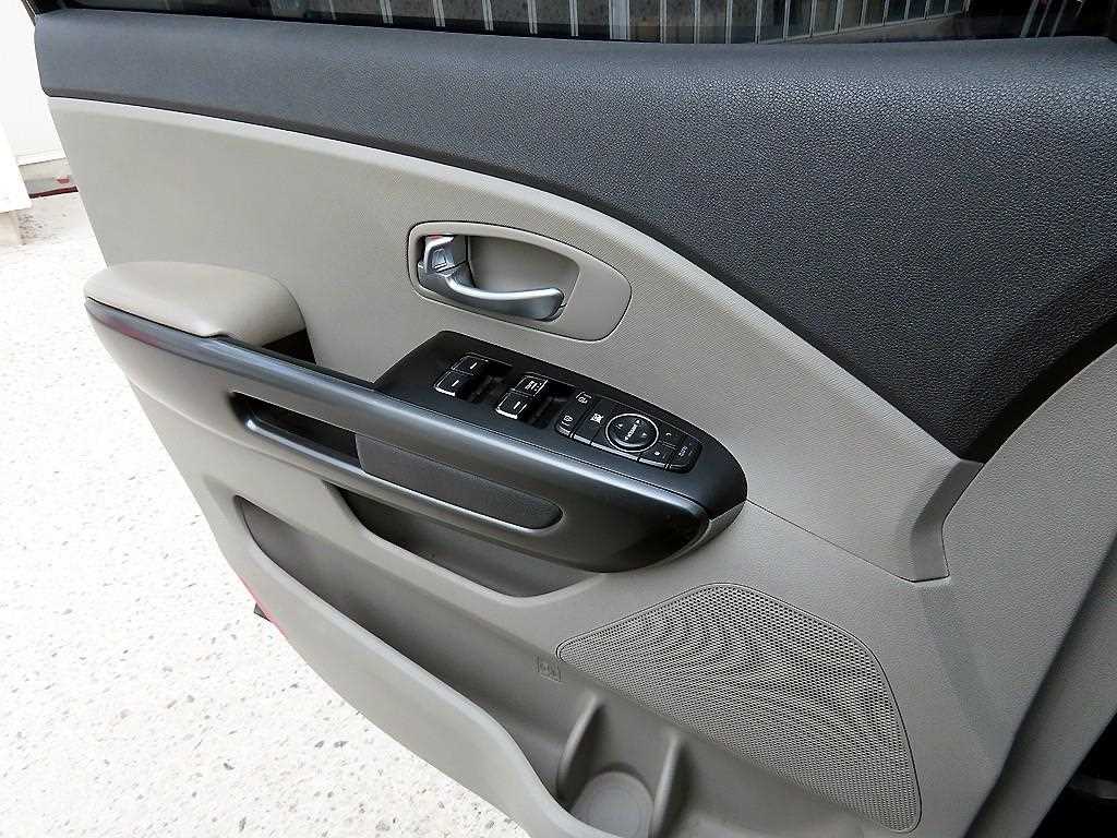 KIA Carnival - Vista 12