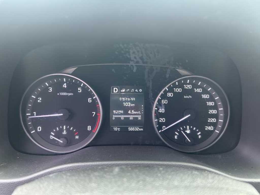 HYUNDAI Avante - Vista 4