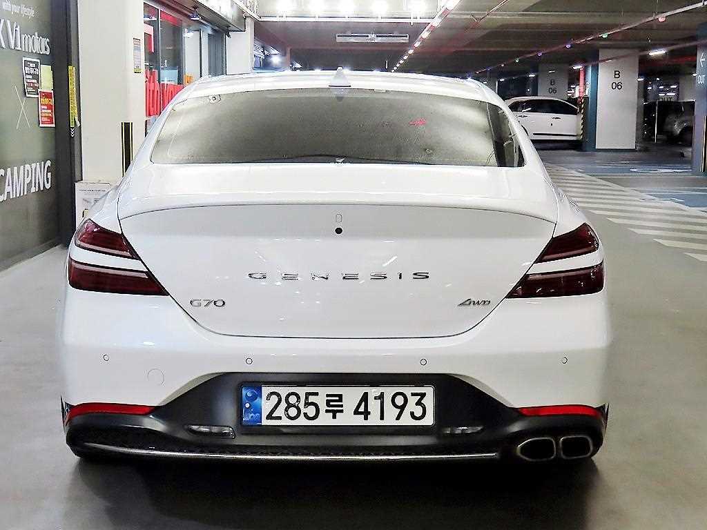 Genesis G70 - Vista 5