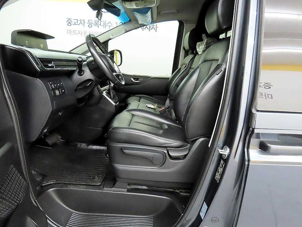 HYUNDAI Staria - Vista 5