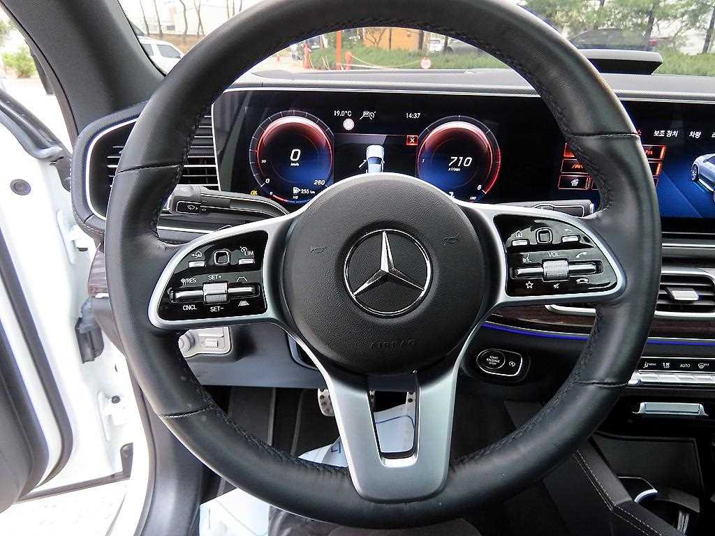 Mercedes Benz GLE Class - Vista 8