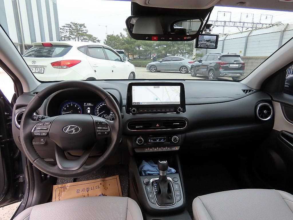 HYUNDAI Kona - Vista 7