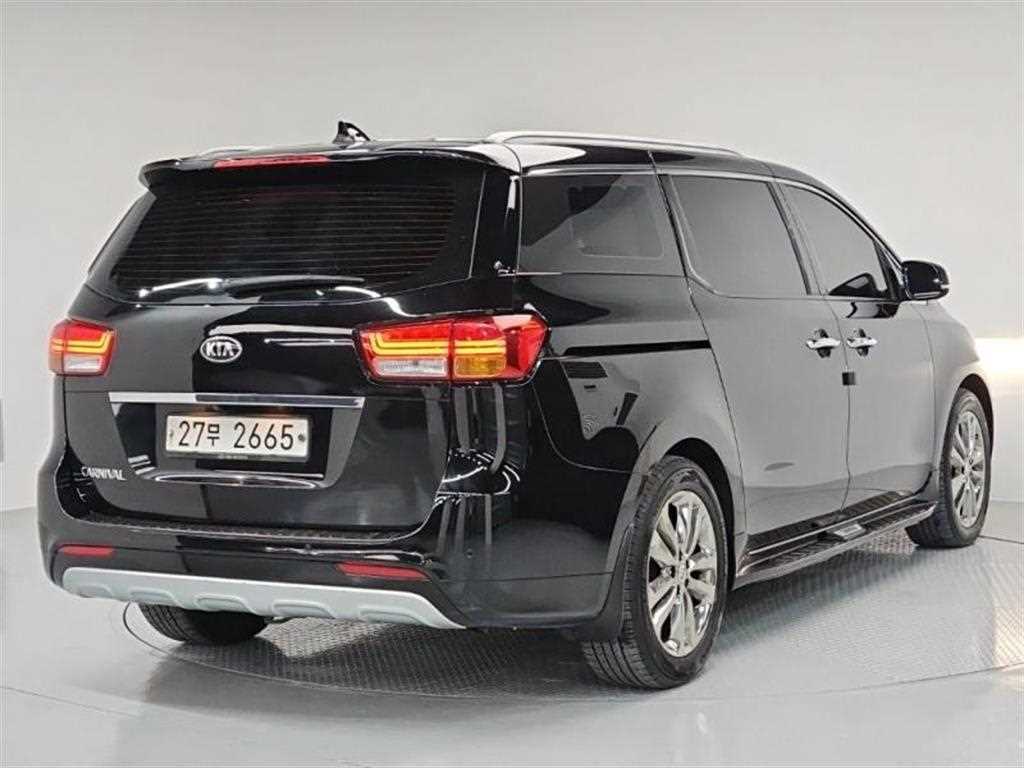 KIA Carnival - Vista 4