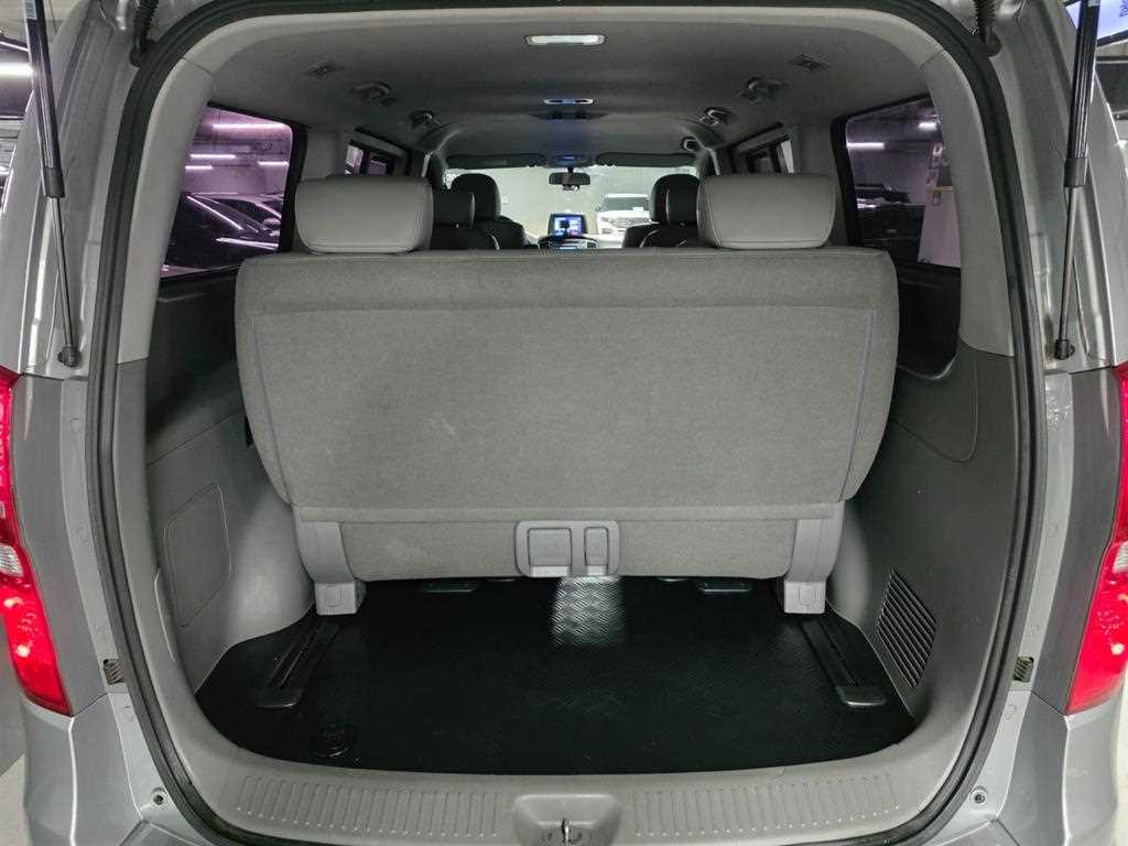 HYUNDAI Starex - Vista 6