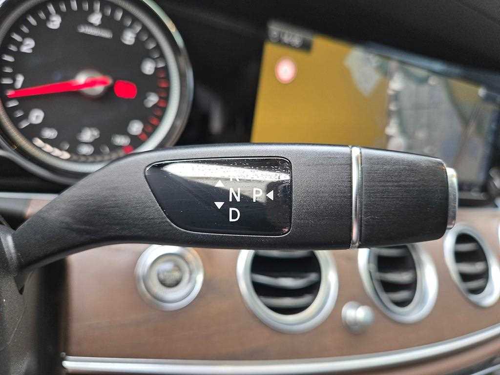 Mercedes Benz E class - Vista 11