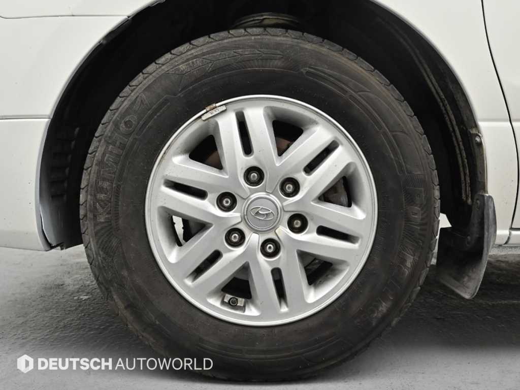 HYUNDAI Starex - Vista 5