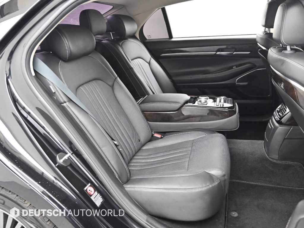 Genesis G90 - Vista 12