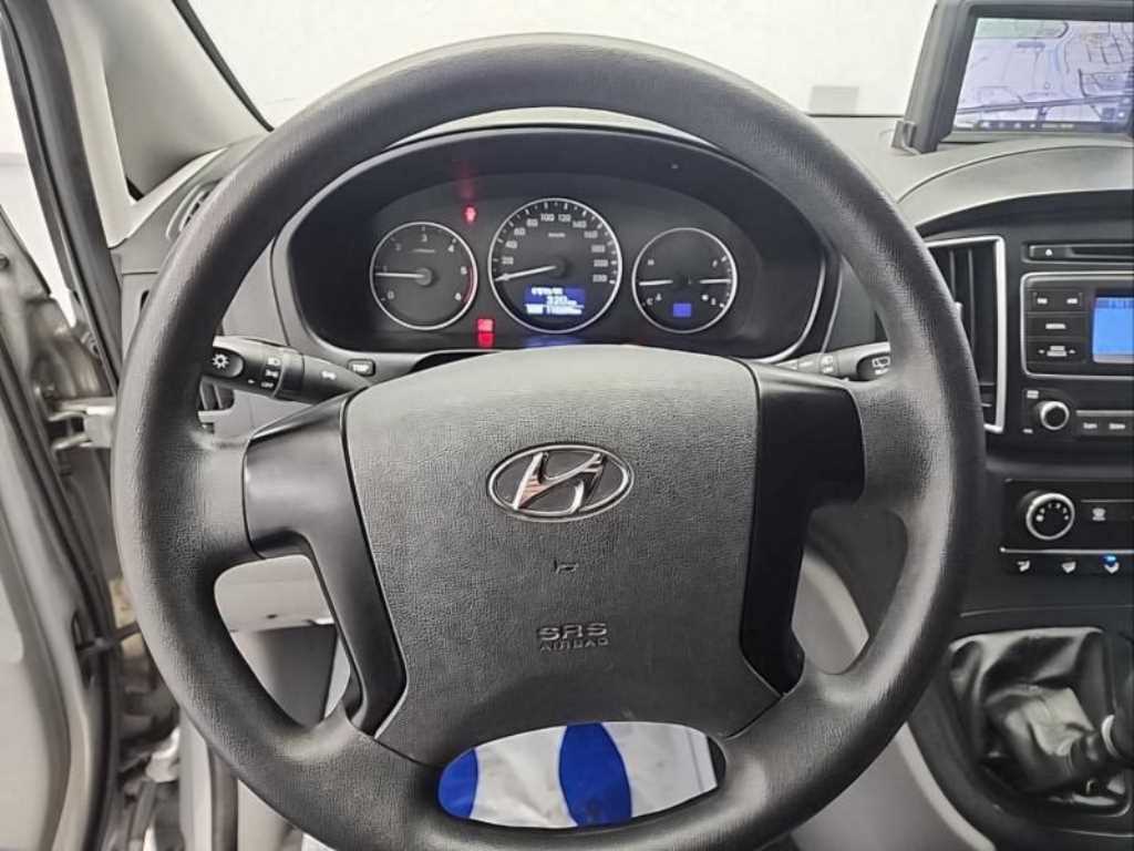 HYUNDAI Starex - Vista 6