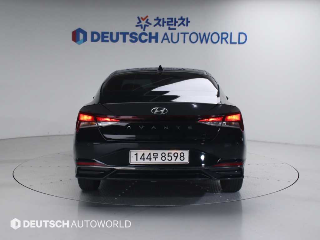 HYUNDAI Avante - Vista 5