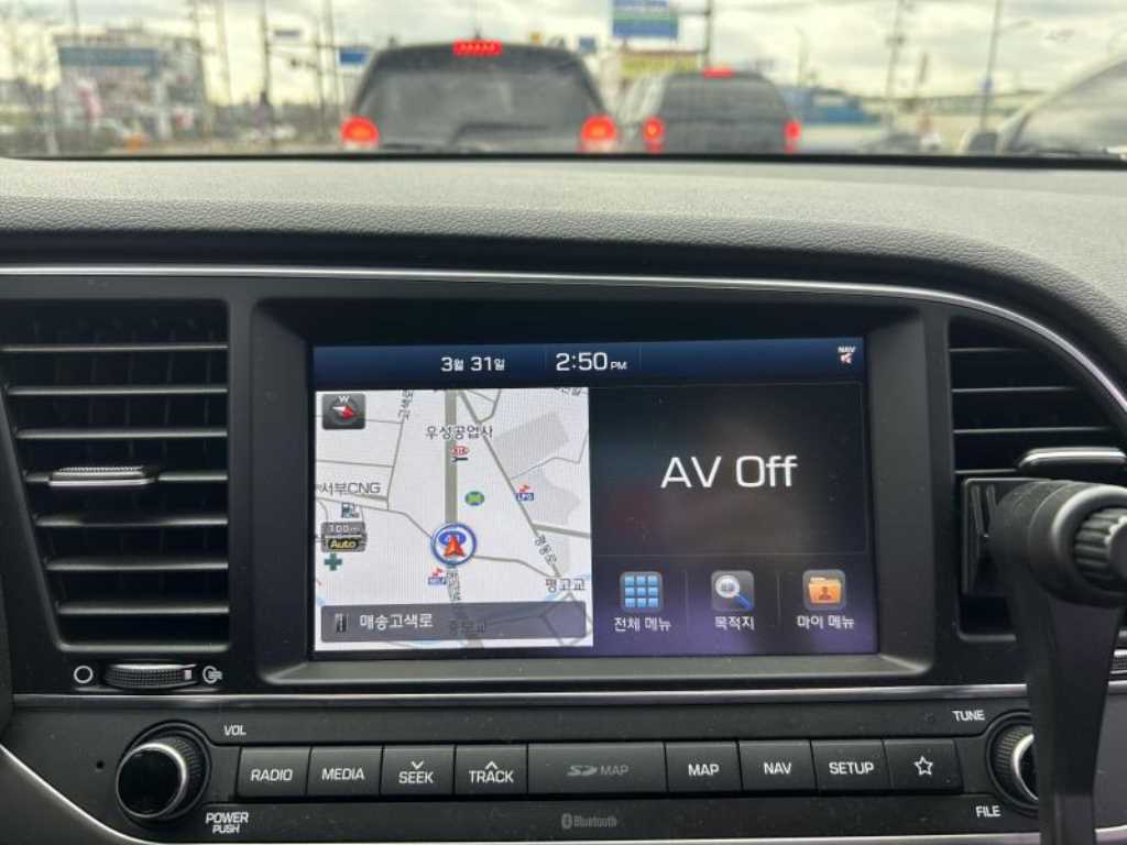 HYUNDAI Avante - Vista 8