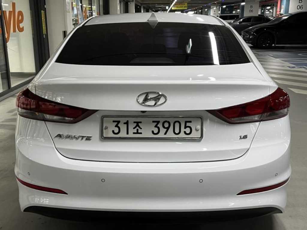 HYUNDAI Avante - Vista 5