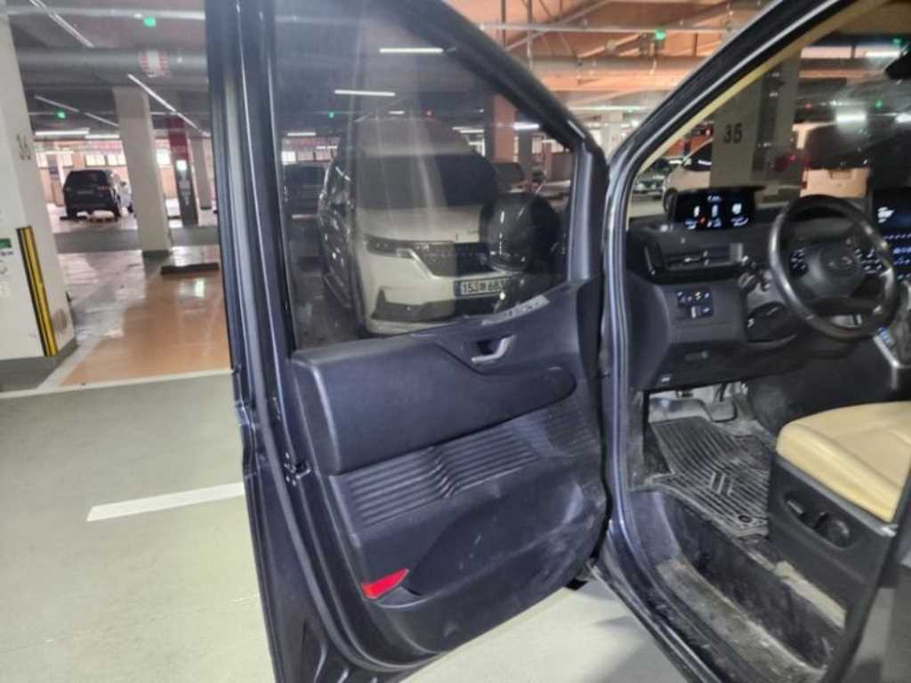 HYUNDAI Staria - Vista 8