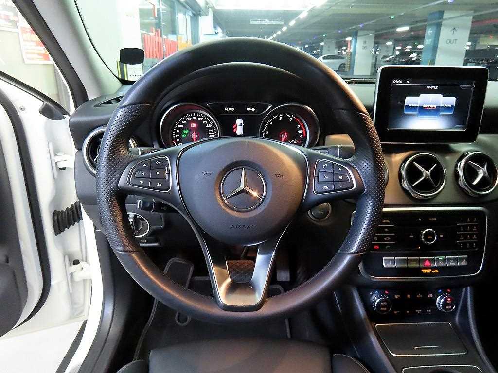 Mercedes Benz GLA Class - Vista 8