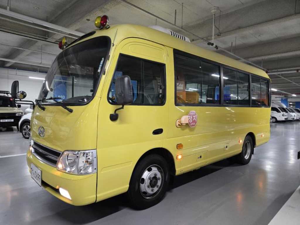 medium and large bus Hyundai bus - Vista 2