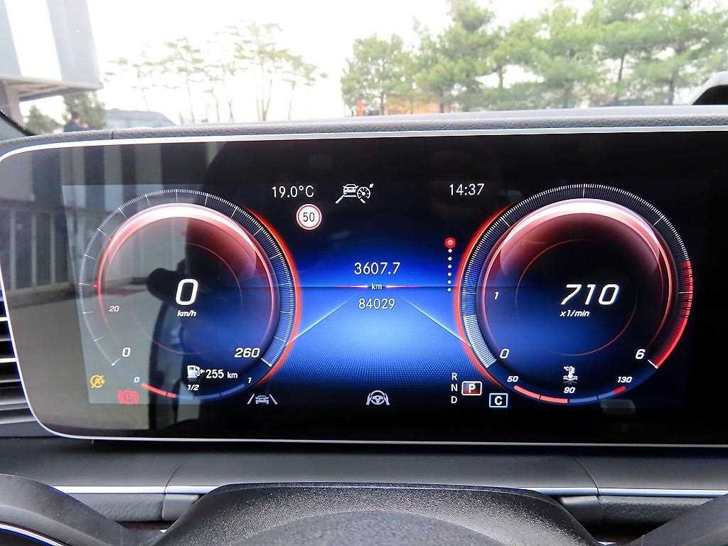 Mercedes Benz GLE Class - Vista 9