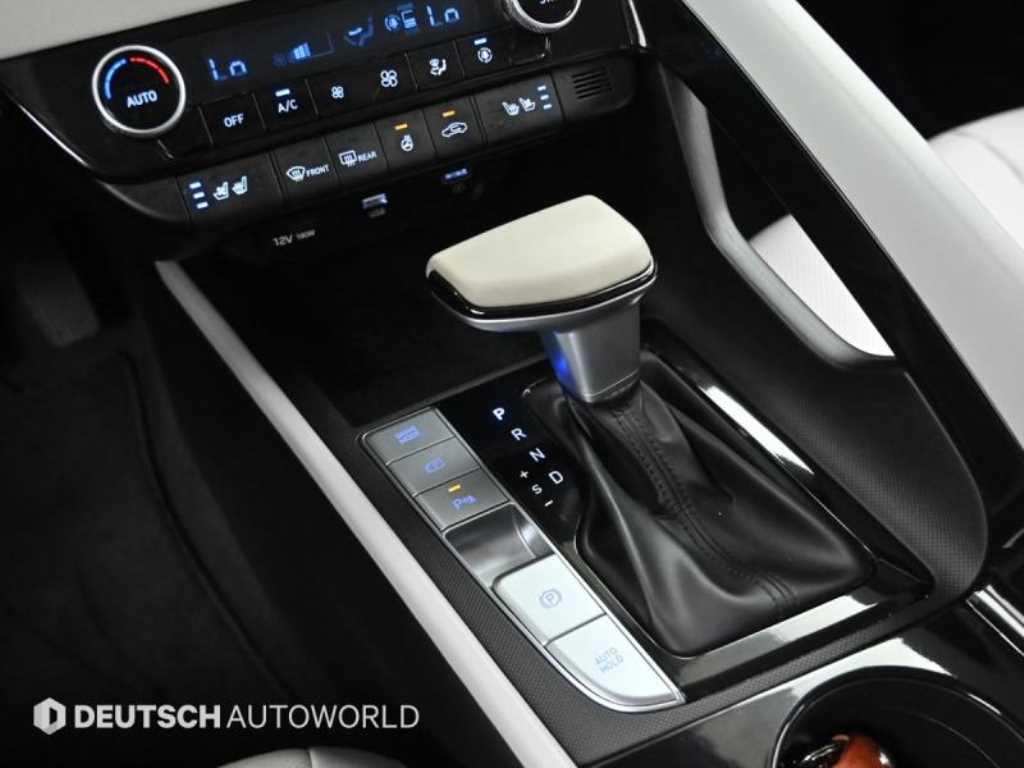 HYUNDAI Avante - Vista 9