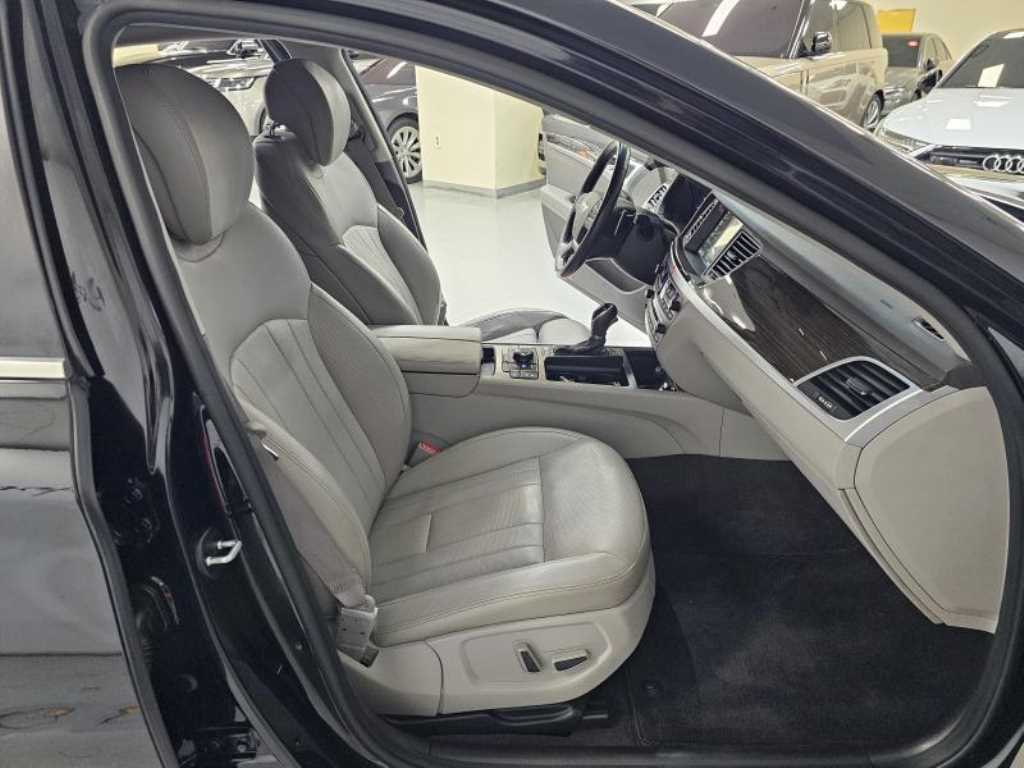 HYUNDAI Genesis - Vista 7