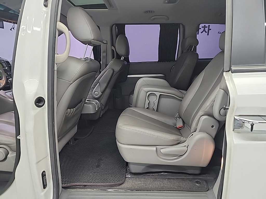 KIA Carnival - Vista 12