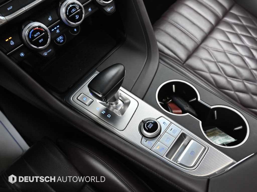 Genesis G70 - Vista 9