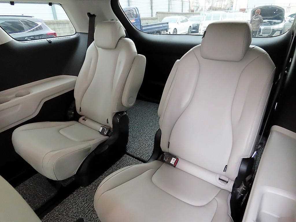 KIA Carnival - Vista 7