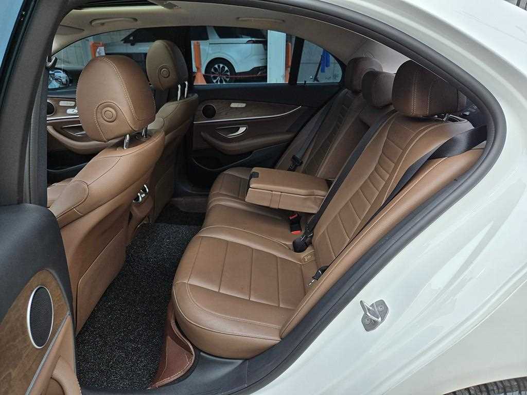 Mercedes Benz E class - Vista 6