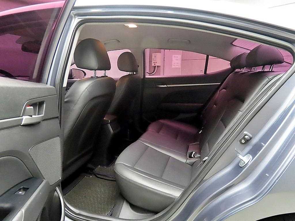 HYUNDAI Avante - Vista 6