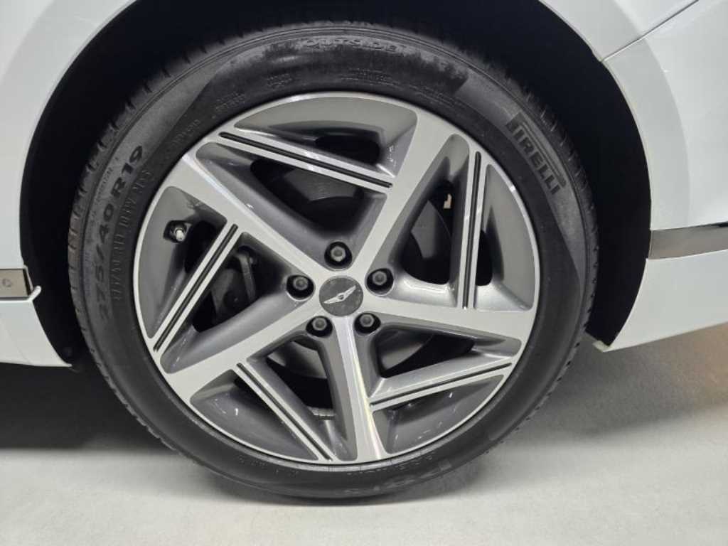 Genesis G80 - Vista 7