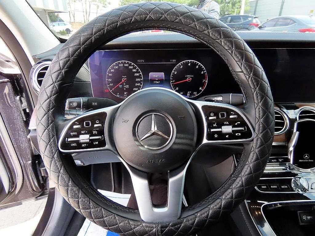 Mercedes Benz E class - Vista 8