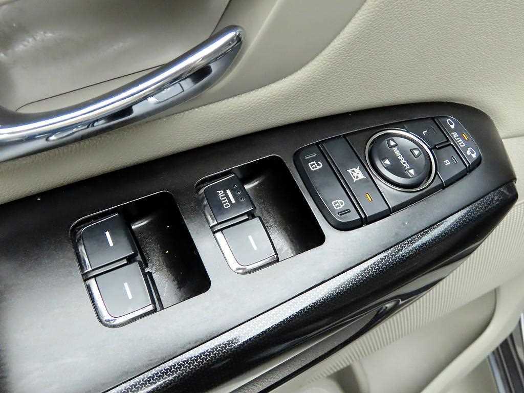 KIA Carnival - Vista 11